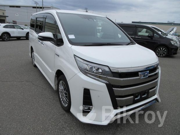 Toyota Noah WXB Ceiling TV 2019
